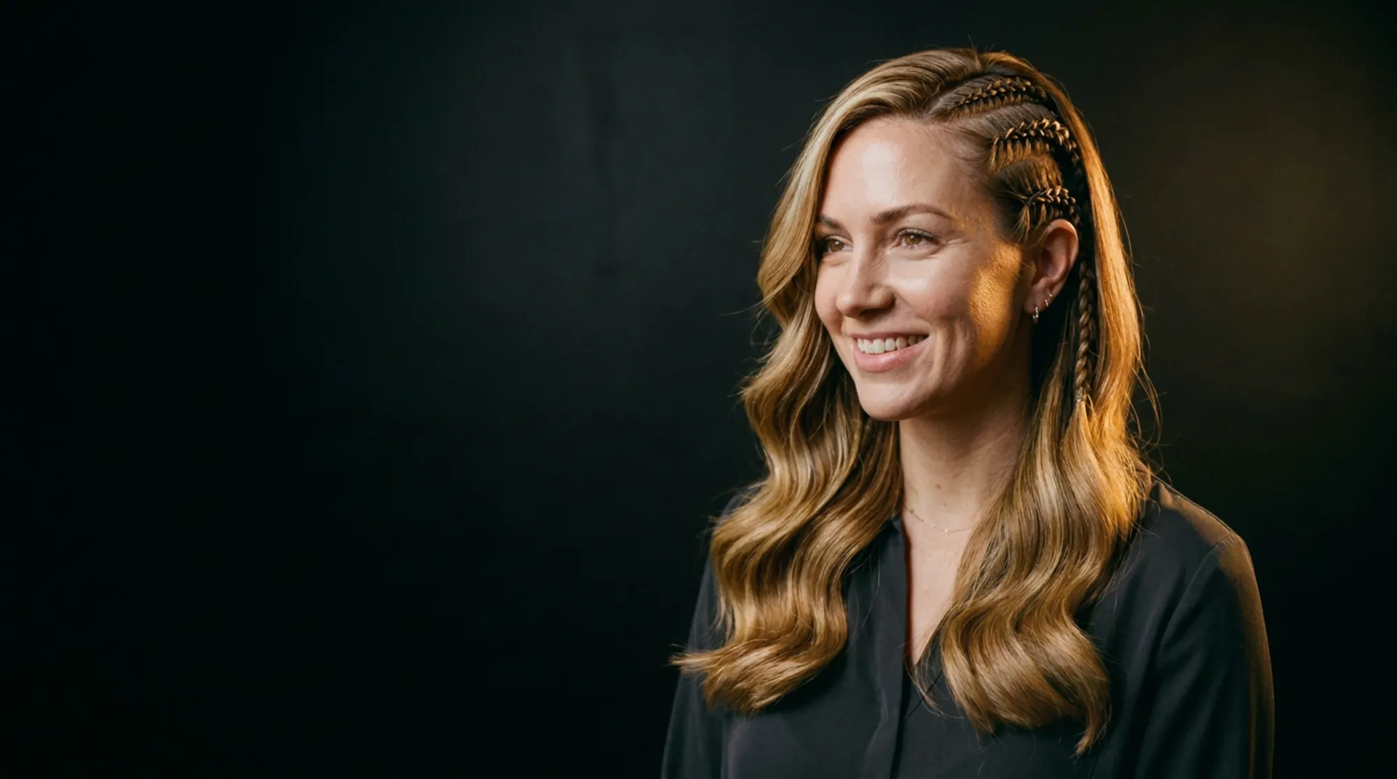 Erika, trenzadora de Etnia Braids, con cornrows laterales y ondas — estudio en Corona, Queens