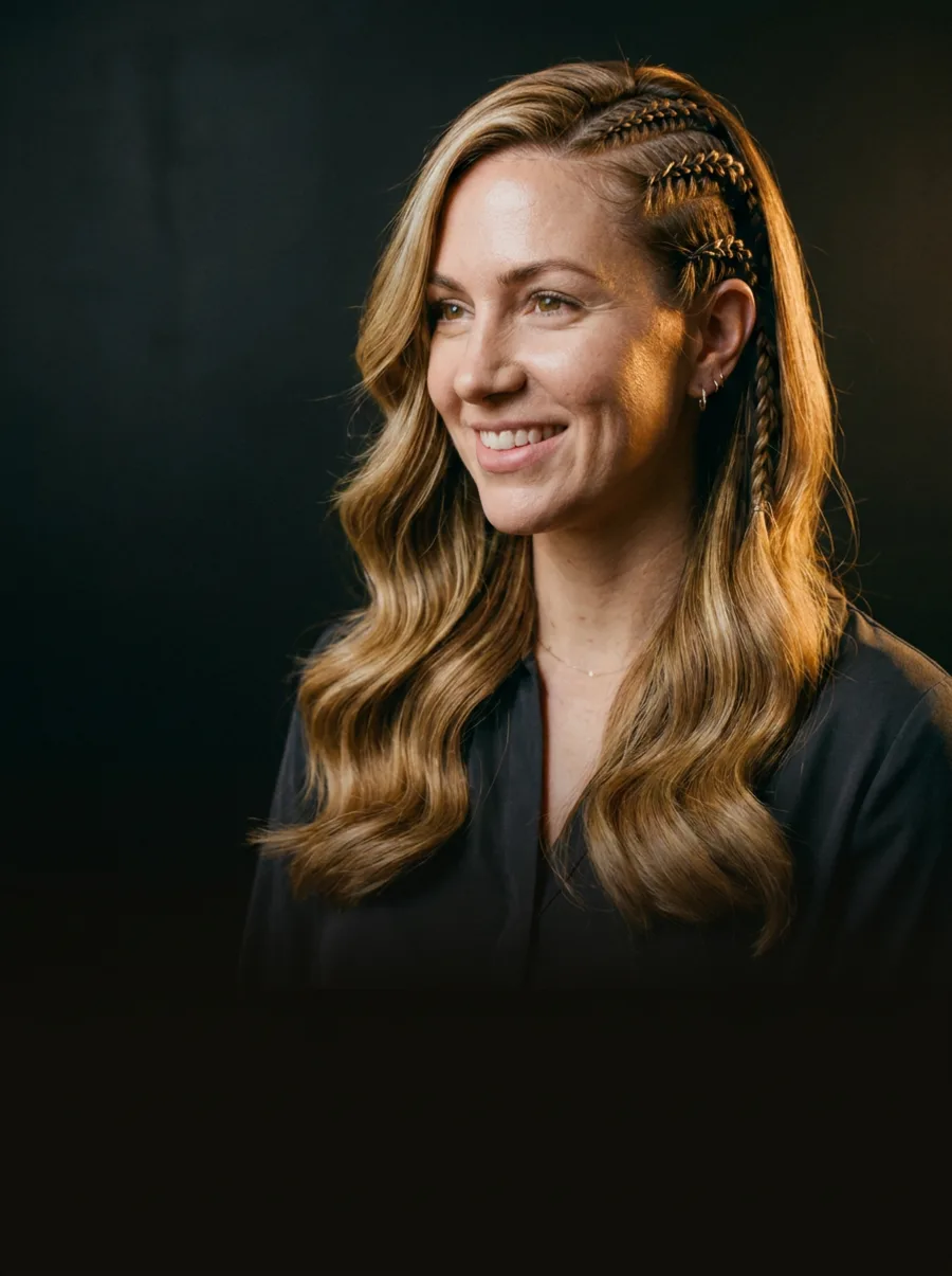 Erika, trenzadora de Etnia Braids, con cornrows laterales y ondas — estudio en Corona, Queens
