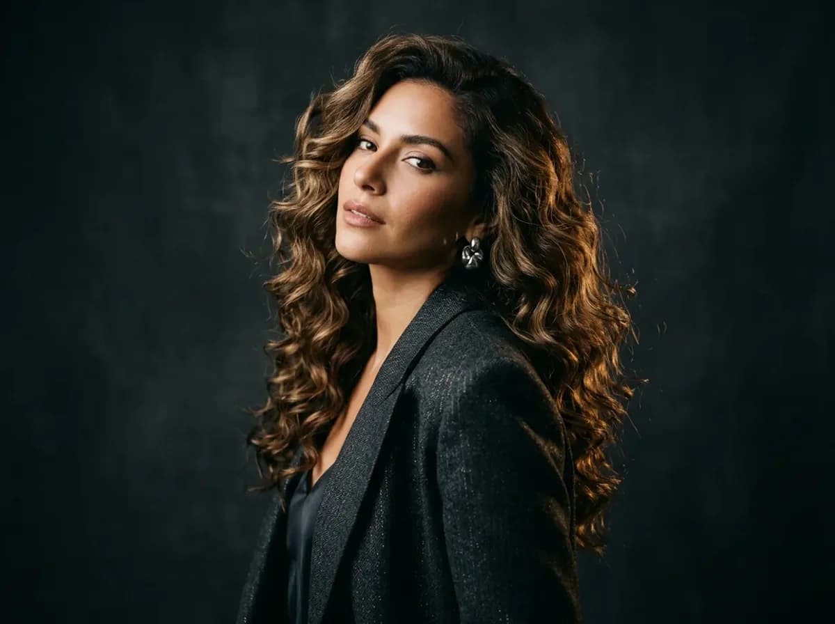 Cabello con rizos definidos, permanente de rizos